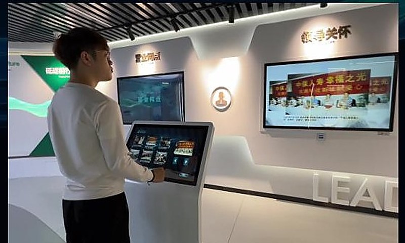 多屏互动展示 - 触控拖拽 · 内容跨屏流转